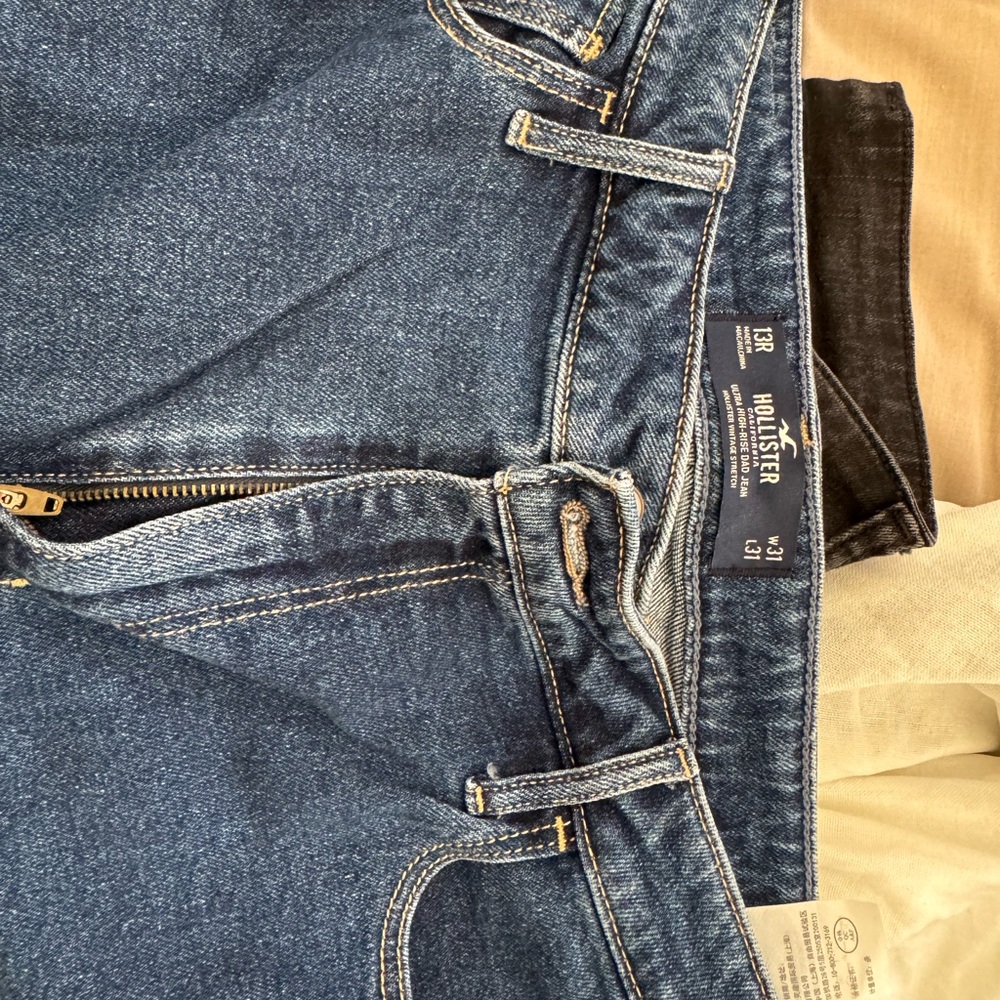 Hollister Ultra High Rise Dad Jean-Vintage Stretch